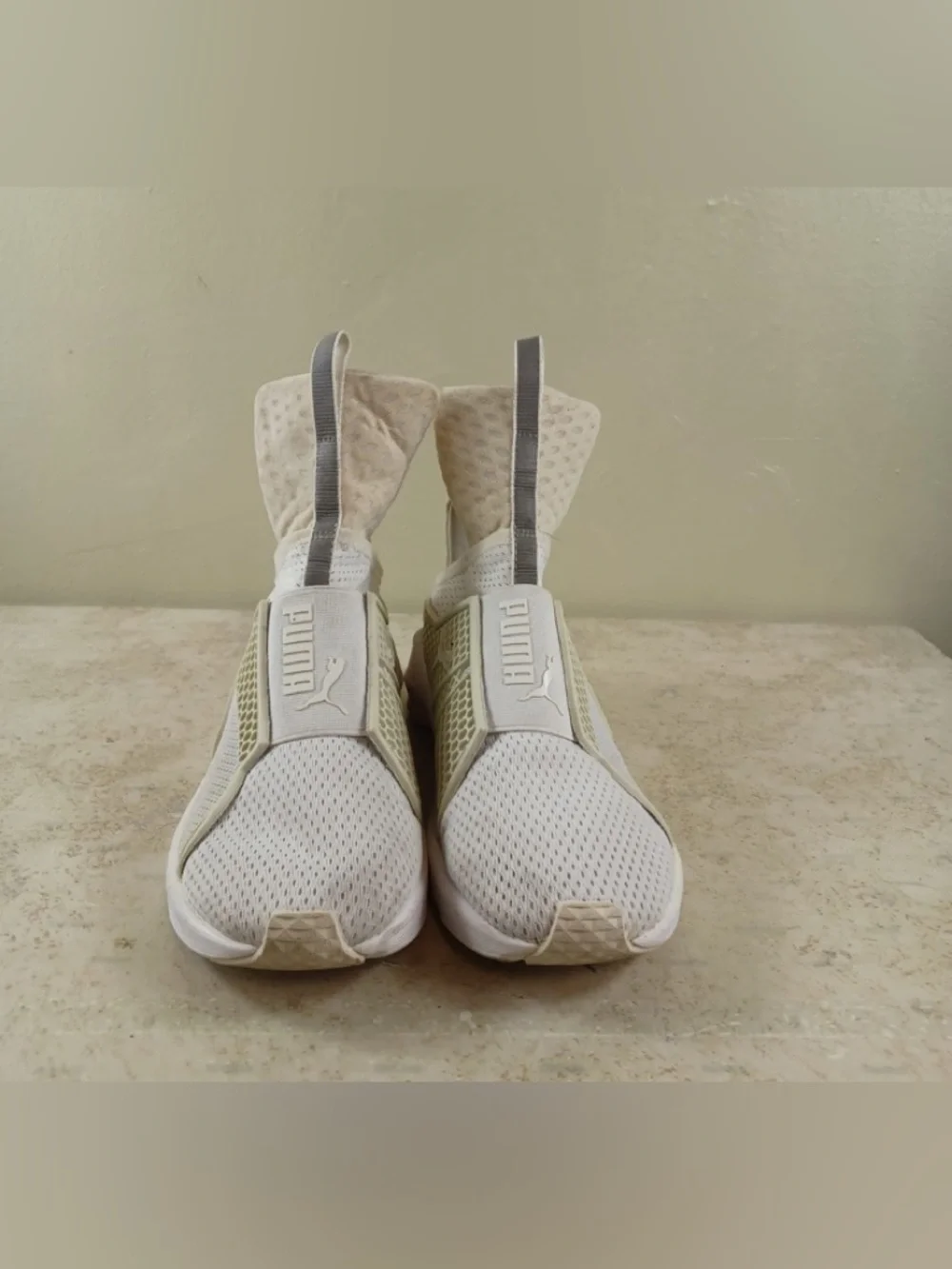 Puma White Slip-On Sneakers Women’s 7.5 EU 38 Lightweight Athleisure - Picture 1 of 8